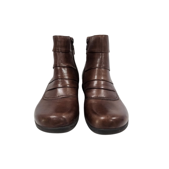 CLARKS ROUCHED SIDE ZIPPERED LEATHER ANKLE BOOT - Picture 3 of 10